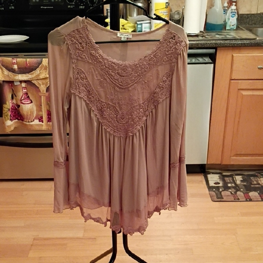 Ultra Pink Lace Yoke Long Sleeve Boho Blouse in Dusty Rose